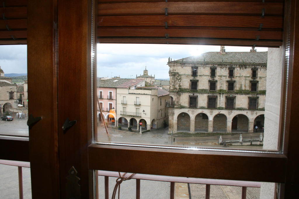 Alojamientos Plaza Mayor Trujillo Exterior foto